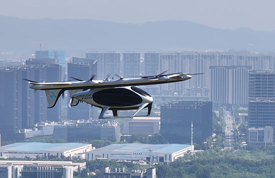 飞行汽车照进现实，中国eVTOL加速落地，峰飞航空领跑低空经济万亿赛道