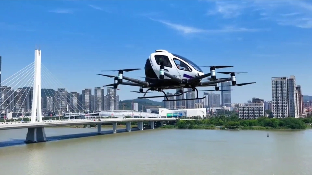 《低空经济发展趋势报告》预测：2030年10万架 eVTOL成 “空中的士”，飞入家庭(图3)