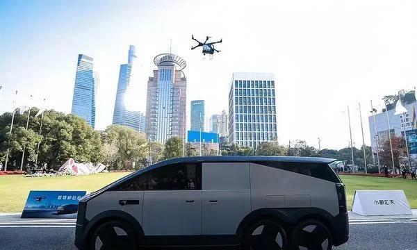 飞行汽车首次飞上天空:科技与交通的未来已来(图9) 飞行汽车首次飞上天空:科技与交通的未来已来(图9)