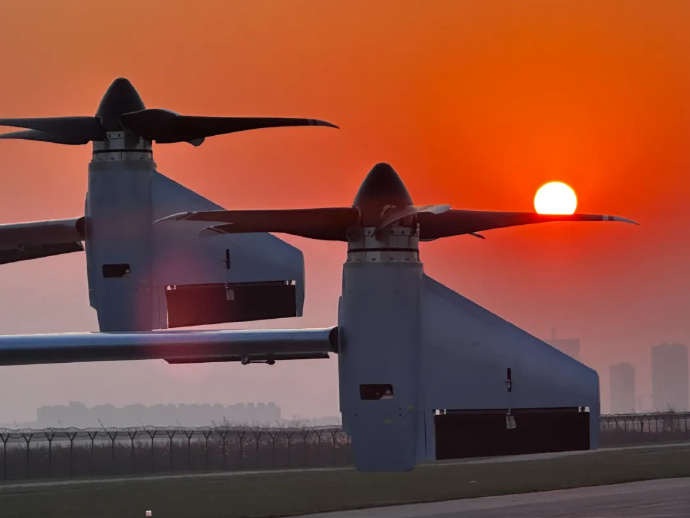 国内首架全倾转旋翼 eVTOL  鸿鹄 MARK1 全尺寸工程样机总装下线(图3)