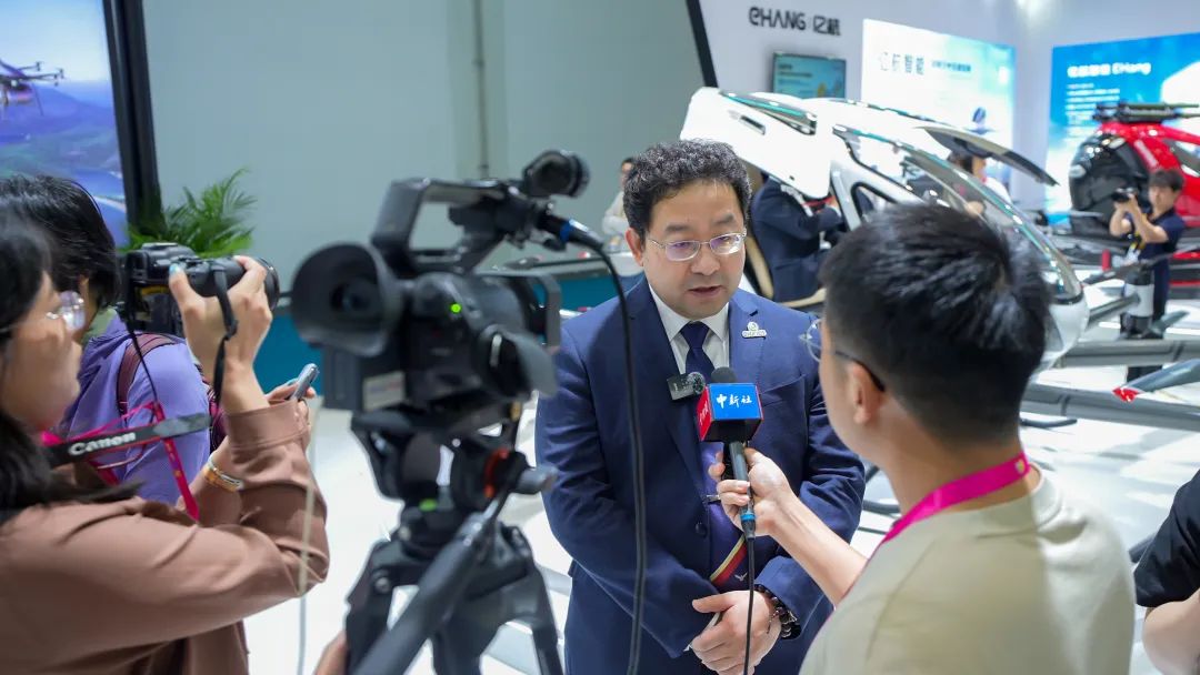 亿航智能EH216家族亮相消博会，以商业运营驱动低空经济新质消费力(图9)