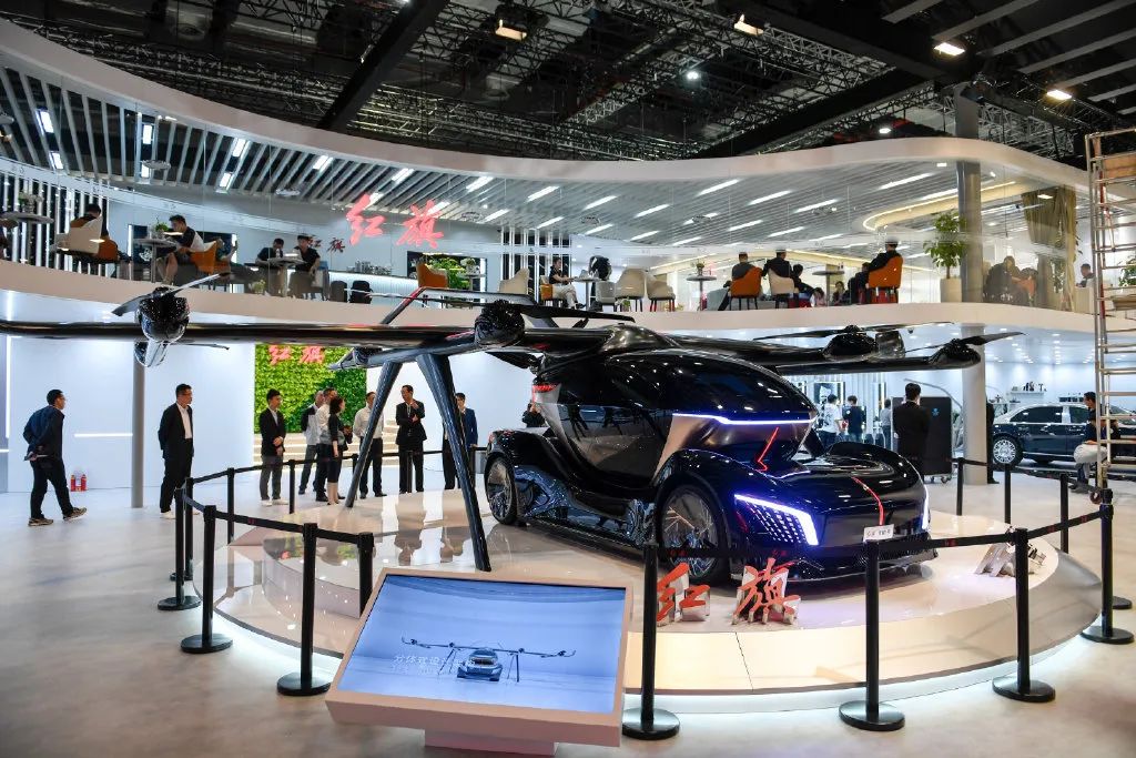 2025上海国际车展，红旗飞行汽车“天辇1号”概念机亮相(图2)