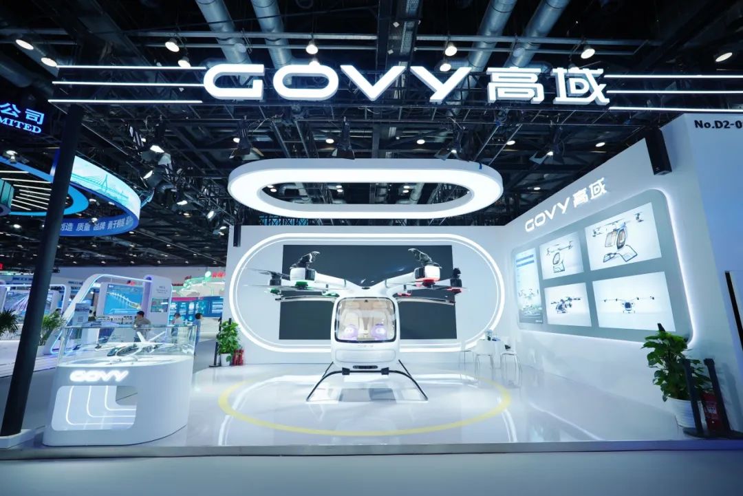 第十七届交通展上，广汽高域展出的飞行汽车GOVY AirCab凭创新技术成为焦点(图1)