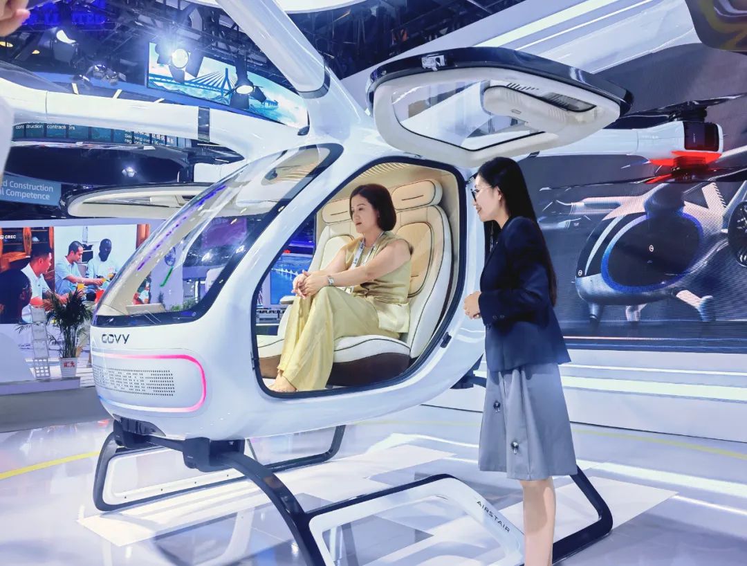 第十七届交通展上，广汽高域展出的飞行汽车GOVY AirCab凭创新技术成为焦点(图5)