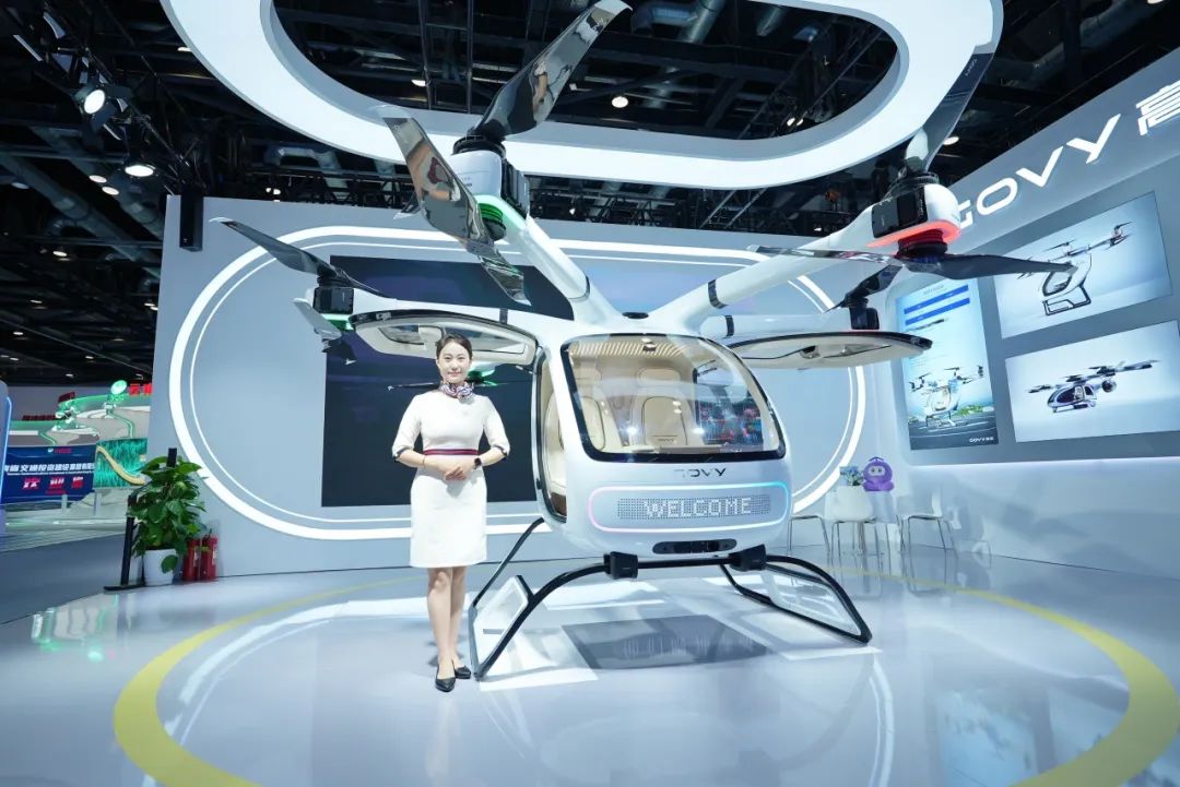 第十七届交通展上，广汽高域展出的飞行汽车GOVY AirCab凭创新技术成为焦点(图8)