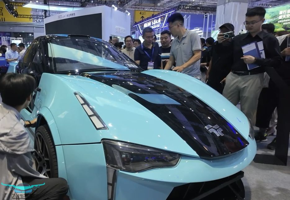 南京天路分体式飞行汽车亮相2025国际低空经济博览会(图2)
