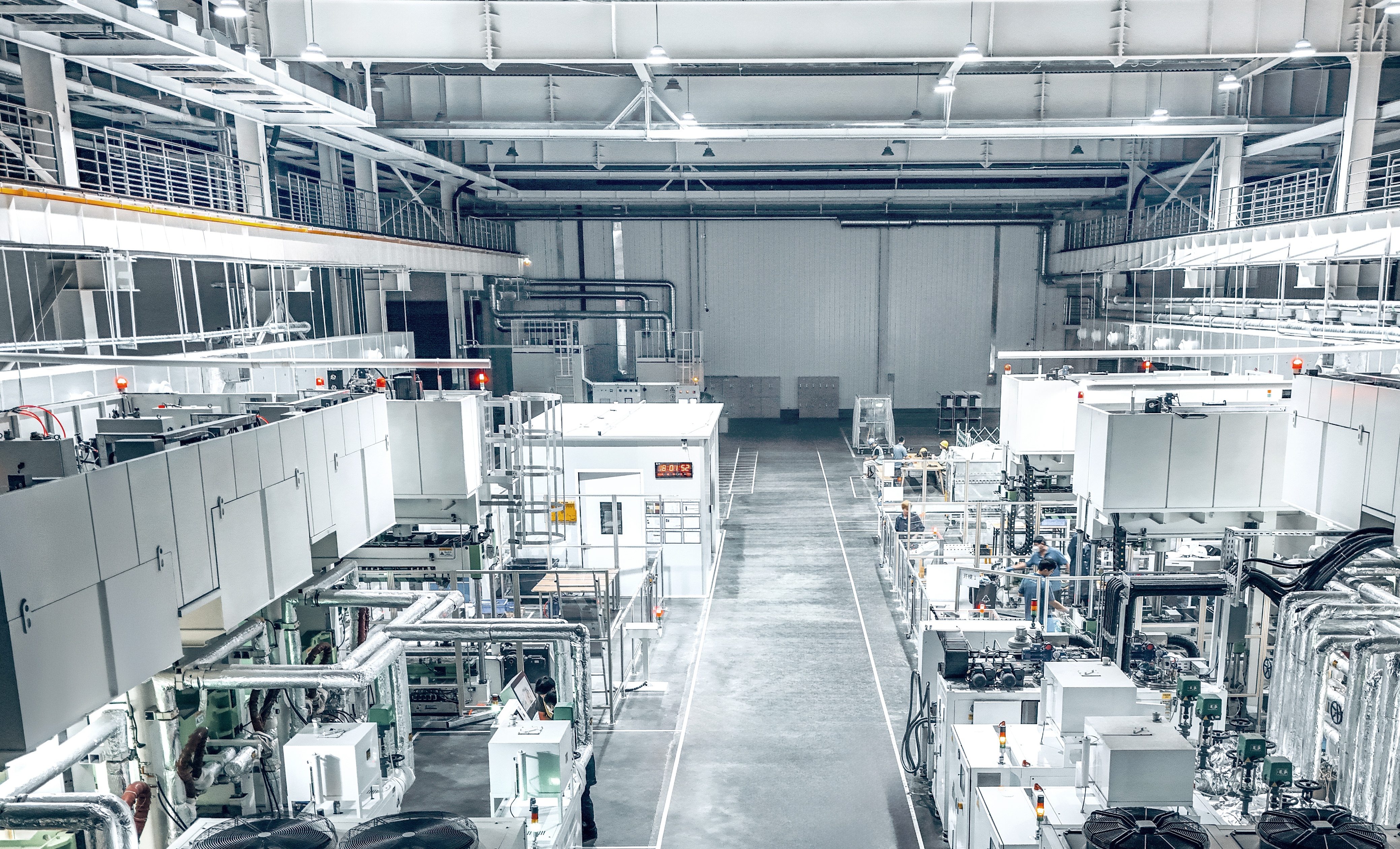 全球首个飞行汽车量产工厂试产，首台“陆地航母”飞行器今日下线(图3)