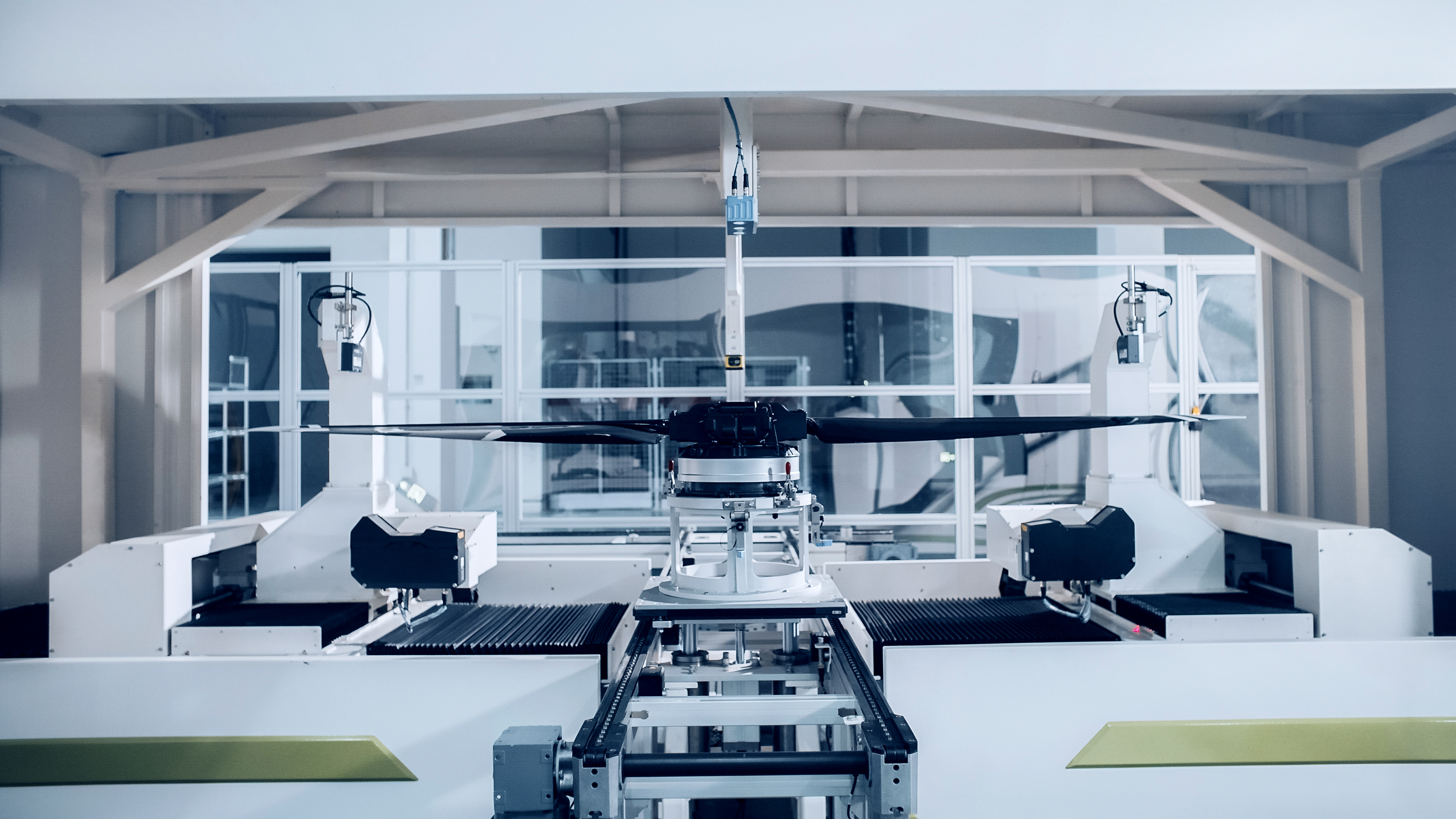 全球首个飞行汽车量产工厂试产，首台“陆地航母”飞行器今日下线(图4)