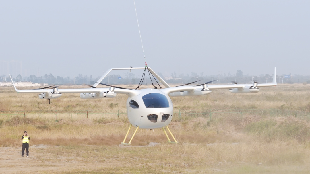 旗翼科技 让飞行更美好 中国一汽红旗天辇1号飞行汽车原型机完成有保护首飞(图2)