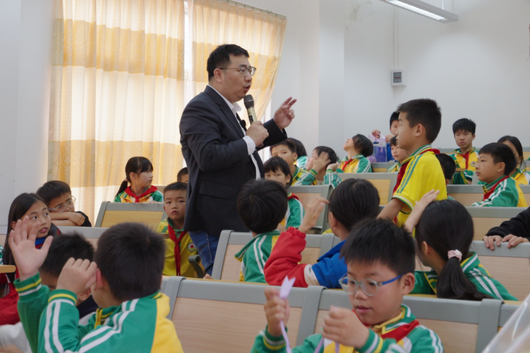 开学第一课|低空科技走进广州最北小学(图4) 开学第一课|低空科技走进广州最北小学(图4)