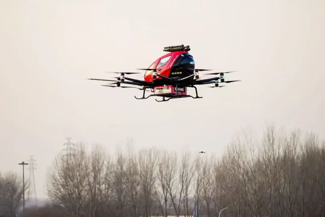 全国两会鼓励加大开放应用场景，亿航16架eVTOL亮相春晚展示场景优势(图8)