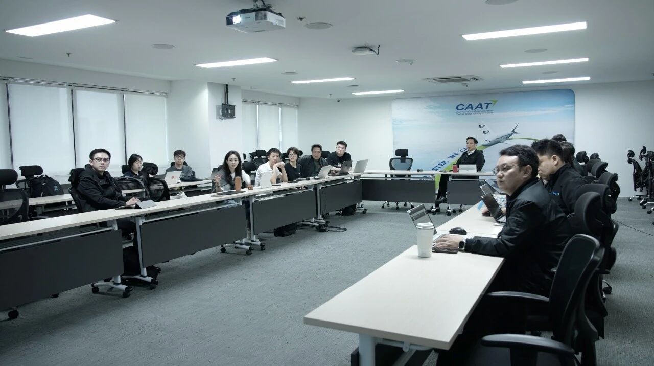 亿航智能与泰国副总理及交通部、民航局高层会谈 ,加速泰国eVTOL立体交通商业化生态建设(图4) 亿航智能与泰国副总理及交通部、民航局高层会谈 ,加速泰国eVTOL立体交通商业化生态建设(图4)