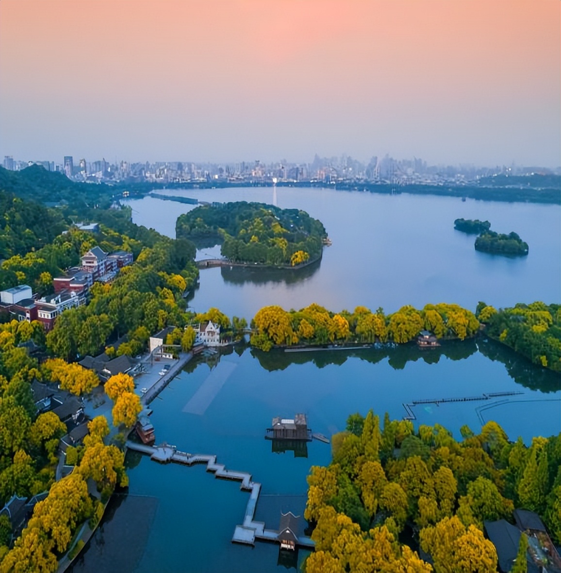 深耕低空文旅全域布局,科创赋能立体交通新未来(图2) 深耕低空文旅全域布局,科创赋能立体交通新未来(图2)