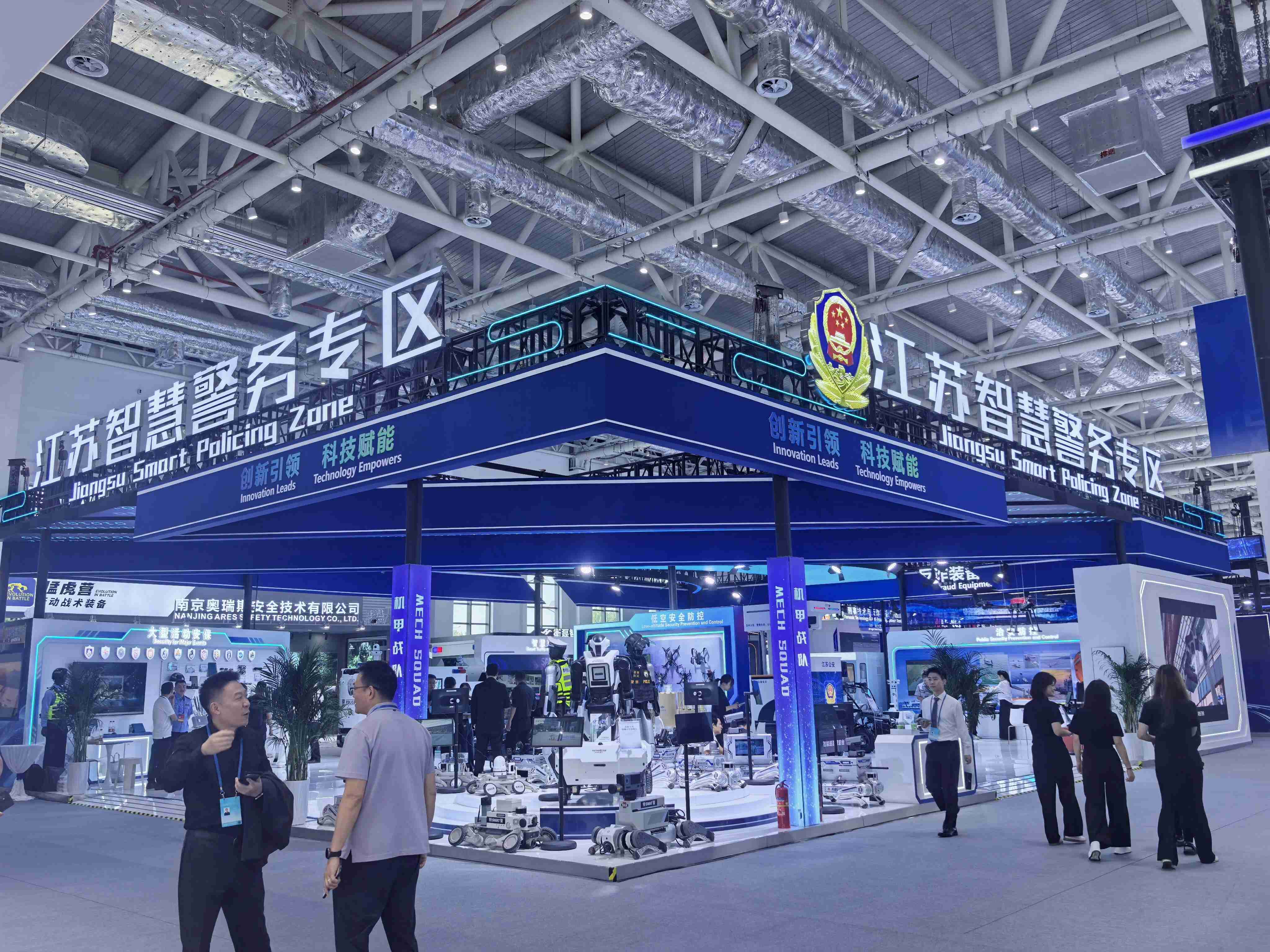 南京天路星舰Y单座载人飞行器亮相第三届公共安全科技装备展(图2)