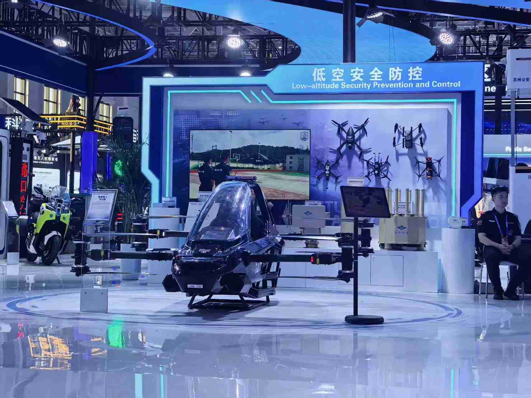 南京天路星舰Y单座载人飞行器亮相第三届公共安全科技装备展(图3)